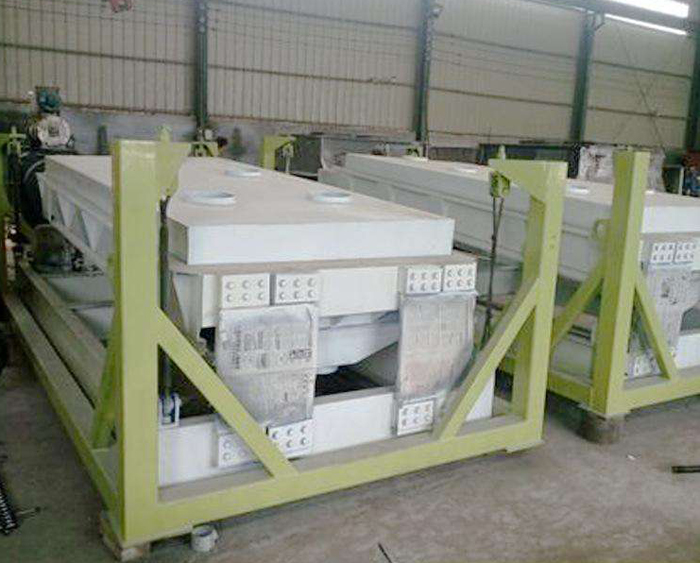 哪些因素會影響平面篩的篩選過程?